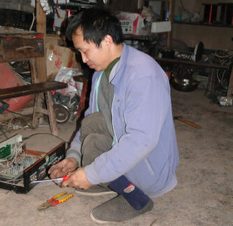 那株路边的小草——记下肢瘫痪的家电维修工张登明