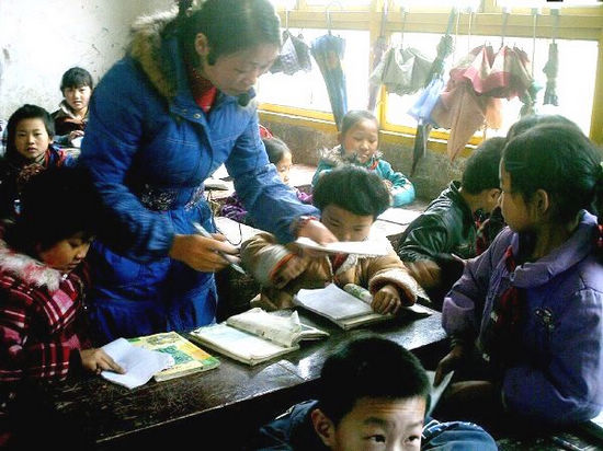 乡村教师解绍瑛:愿做红烛照亮苗家山寨娃(图3) 乡村教师解绍瑛:愿做红烛照亮苗家山寨娃(图3)