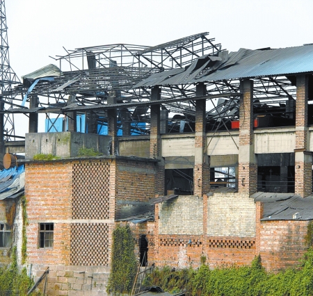 泸县玄滩：4吨铁水倾覆爆炸1000℃高温灼伤7人(图2)