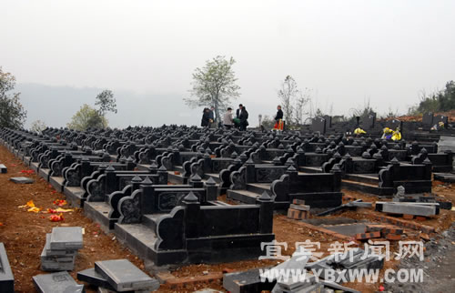 每平米均价过万&nbsp;活人抢墓为哪般？