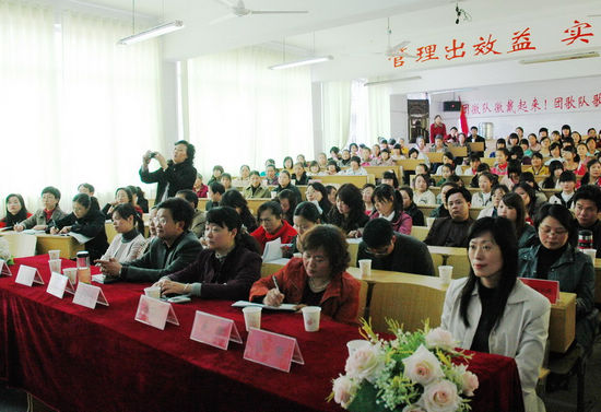 龙马潭区中小学生青春期健康教育启动