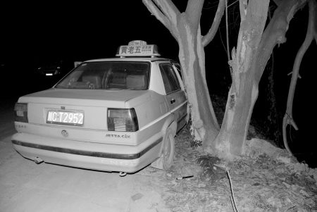 自贡荣县警方6小时破获一起抢劫出租车伤人案