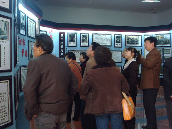 大山坪街道开展纪念革命先烈活动(图2)