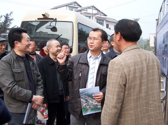 佛荫镇：推进农村垃圾收运机制建立工作(图1)