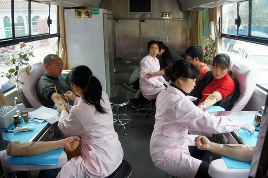 太伏镇：群众踊跃参加无偿献血(图1)