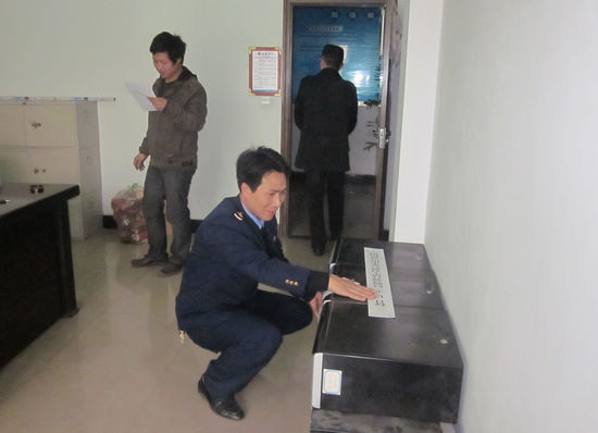 高坝工商两次出击&nbsp;“躲猫猫”&nbsp;黑网吧遭了(图2)