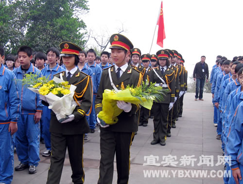 南北同祭&nbsp;宜宾东北两地清明祭奠赵一曼(图2)