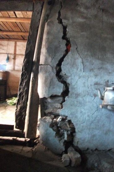 四川筠连采煤致地裂房危 副县长称缺煤不能关