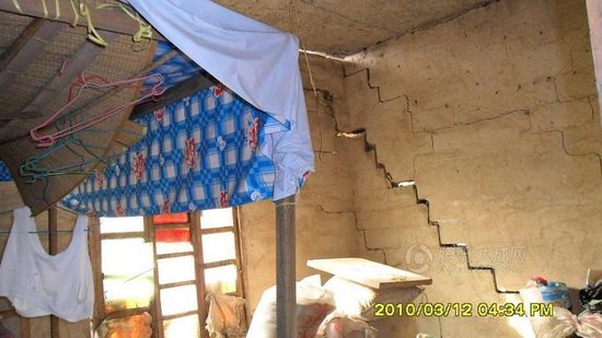 四川筠连采煤致地裂房危 副县长称缺煤不能关