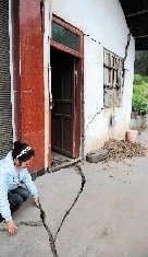 四川筠连采煤致地裂房危 副县长称缺煤不能关