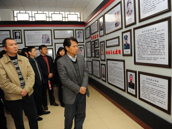 龙马潭区举行“我们的节日.清明”祭扫活动(图6)