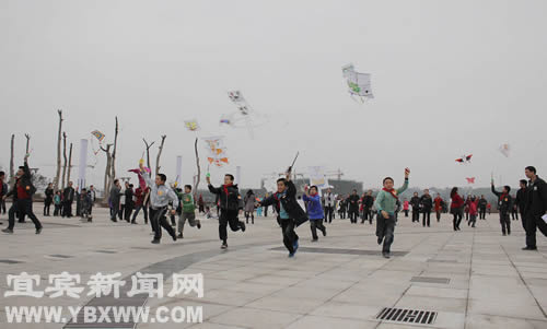 风筝节&nbsp;南溪县千余群众齐放风筝