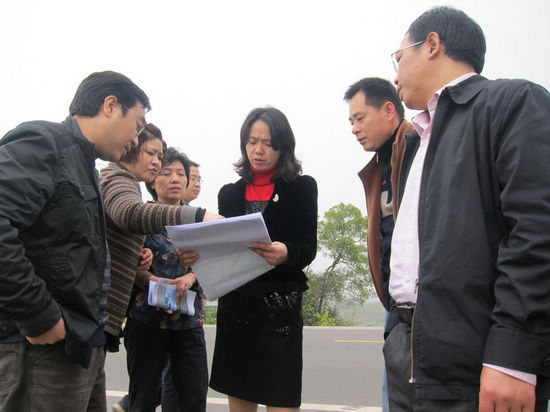 龙马潭区委副书记徐利调研走马村核心区村庄建设(图1) 龙马潭区委副书记徐利调研走马村核心区村庄建设(图1)