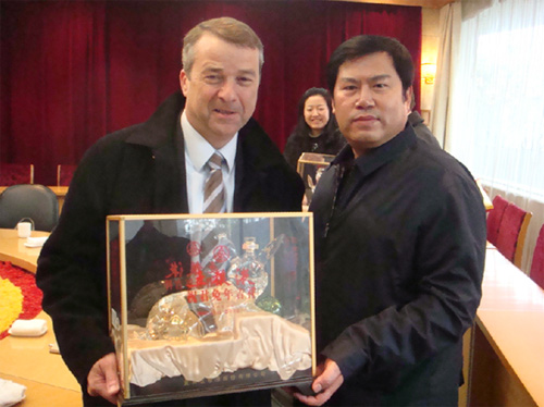 中法酒业巨头相会宜宾&nbsp;白酒文化有望走出国门(图1)