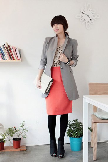 打底衫+半身裙 换季越穿越漂亮(图4) 打底衫+半身裙 换季越穿越漂亮(图4)