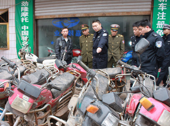 叙永县重拳出击&nbsp;整治违法行驶(图2)