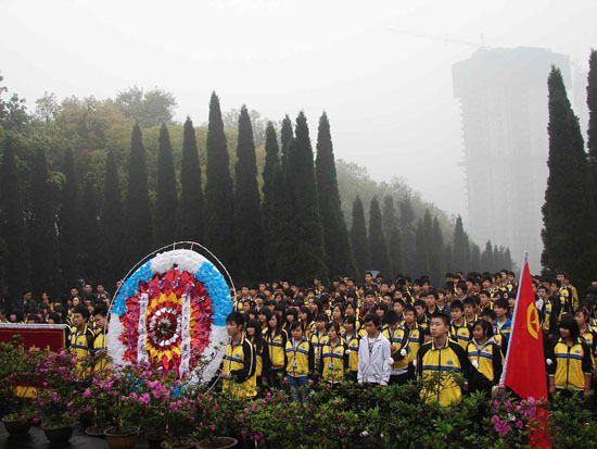 叙永职高:重温誓词清明祭烈士(图2) 叙永职高:重温誓词清明祭烈士(图2)