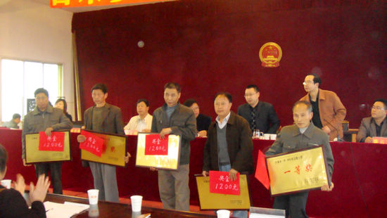 白米乡：表彰先进&nbsp;号角催征(图3)
