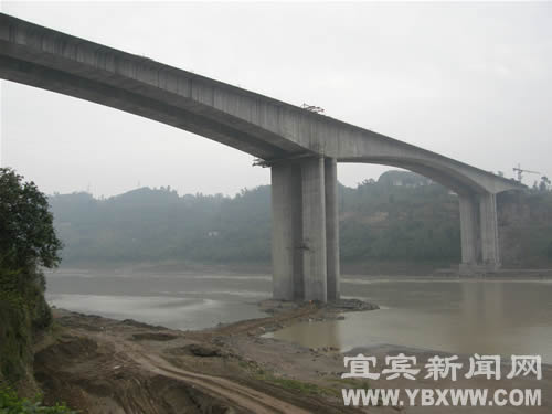 宜宾：一桥建了6年&nbsp;谁在阻挡天池大桥通车？(图2)