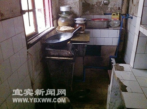 住户家起火&nbsp;中心路商家险遭火烧连营(图4)