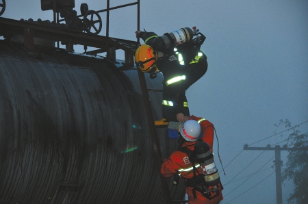 自贡富顺22吨液化气泄漏 威胁周边1公里(图1) 自贡富顺22吨液化气泄漏 威胁周边1公里(图1)