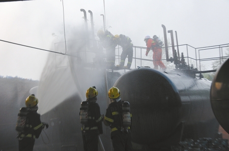 自贡富顺22吨液化气泄漏 威胁周边1公里(图2) 自贡富顺22吨液化气泄漏 威胁周边1公里(图2)