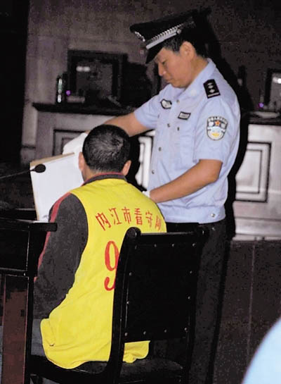 抢劫报复 内江市上演荒唐“复仇”计(图1) 抢劫报复 内江市上演荒唐“复仇”计(图1)