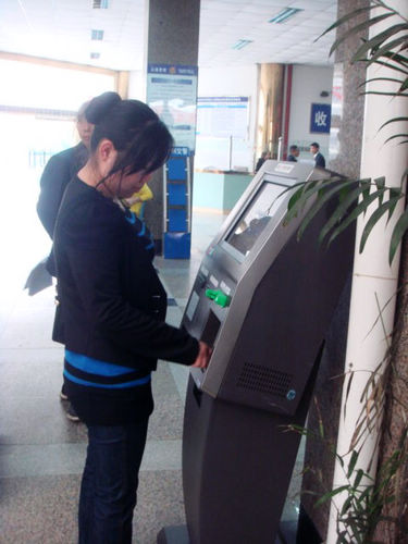 泸州车管所创新管理&nbsp;“一站式”服务再上台阶(图1)