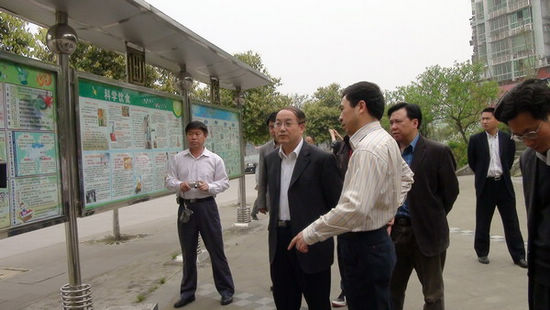 泸县接受中国科协检查组实地检查(图2)