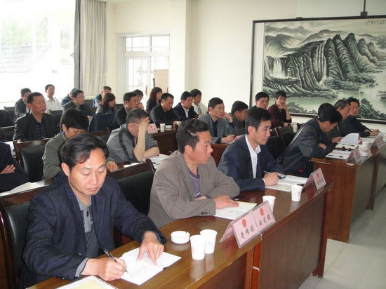 泸县人大干部“选举法”培训会在玉龙湖召开(图2) 泸县人大干部“选举法”培训会在玉龙湖召开(图2)