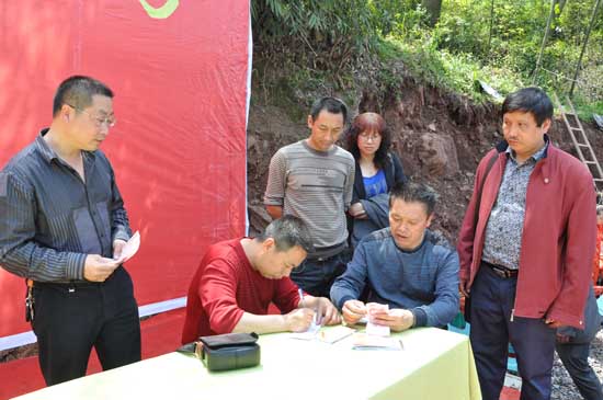 叙永：放养土猪成新宠&nbsp;开业即签单70万(图3)