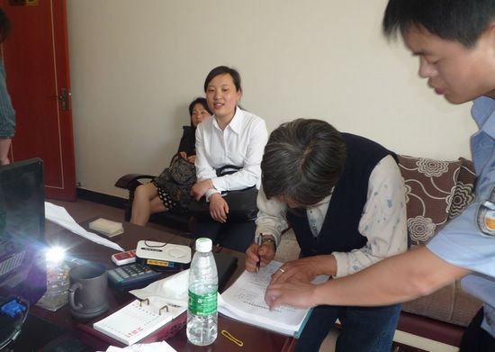 佛荫镇：开展酒类市场专项整治“快闪”行动