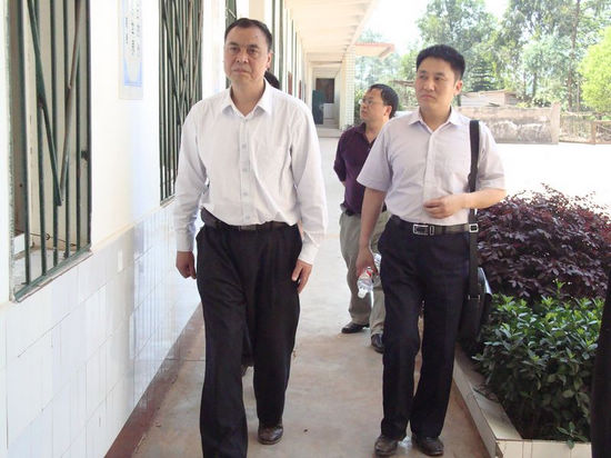 宜宾县县长王光柱深入李场镇调研教育工作(图3)