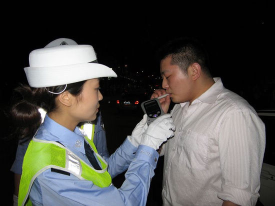 泸州市开展节前酒驾整治集中行动(图2)