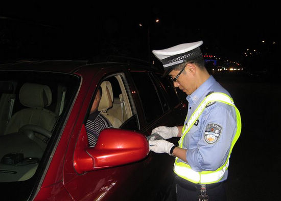 泸州市开展节前酒驾整治集中行动(图1)