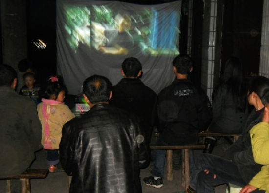 黄桷村：寓教于乐—组织观看红色电影