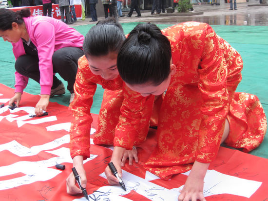 泸州开展第42个世界地球日主题宣传周活动(图5) 泸州开展第42个世界地球日主题宣传周活动(图5)