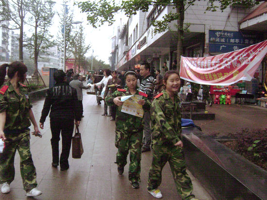 泸州开展第42个世界地球日主题宣传周活动(图8) 泸州开展第42个世界地球日主题宣传周活动(图8)