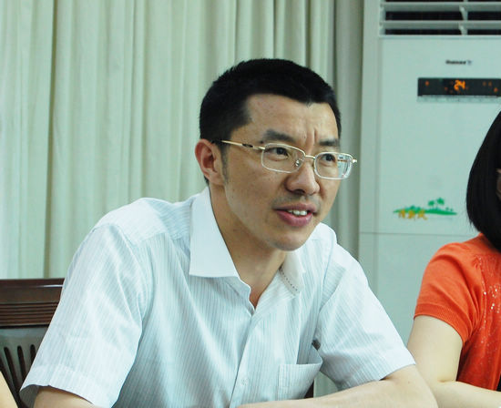 “五四”之夜&nbsp;泸州百子图广场万人唱红歌(图2)