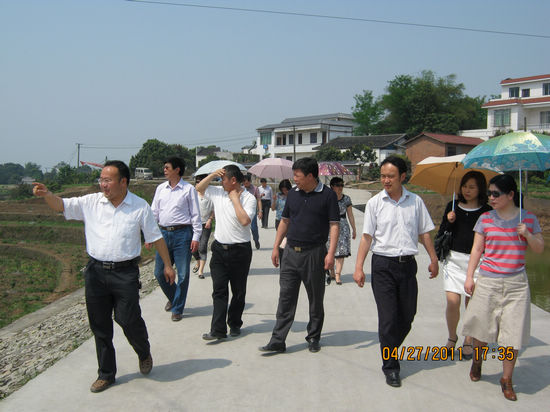 省财政厅莅临合江县检查指导新农村建设