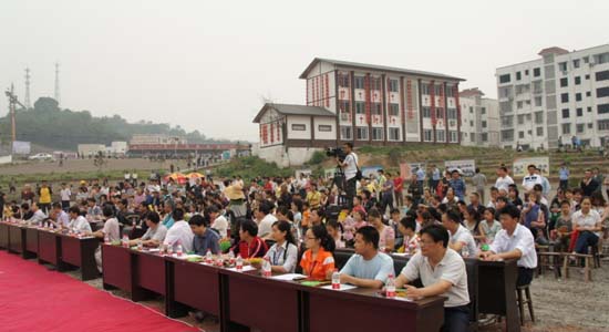 五一小长假&nbsp;天仙硐风景区歌舞升腾乐翻天(图2)