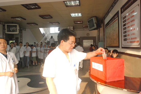 泸医中医院：医患同心&nbsp;骨肉相连(图2)