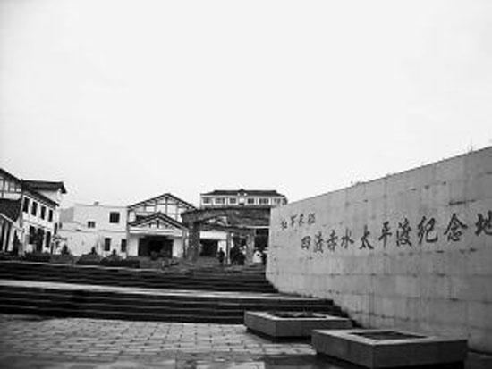 万名游客游古蔺太平古镇(图2)