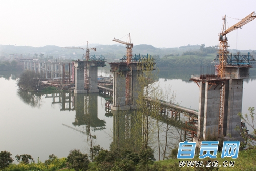 成自泸赤高速路黄泥滩大桥建设高速推进(图1)