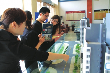 房产新政见效&nbsp;泸州楼盘明码低开600元(图1)