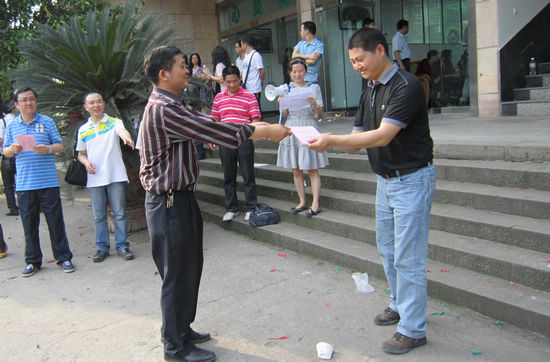 泸州市福利院参加趣味体育运动会获得好成绩(图3)