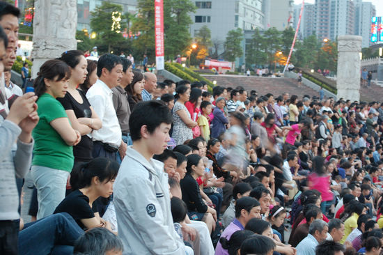 纪念“五四”泸州唱响红歌&nbsp;青年同台颂党恩(图6)