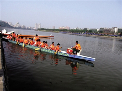 内江市各龙舟队亮相(图1)