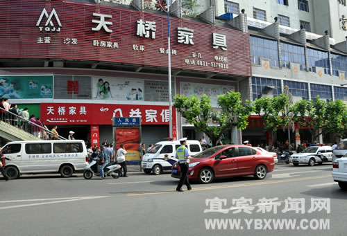 上学被困电梯&nbsp;宜宾高3女孩坠亡(图2)