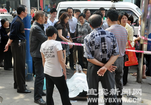 上学被困电梯&nbsp;宜宾高3女孩坠亡(图5)